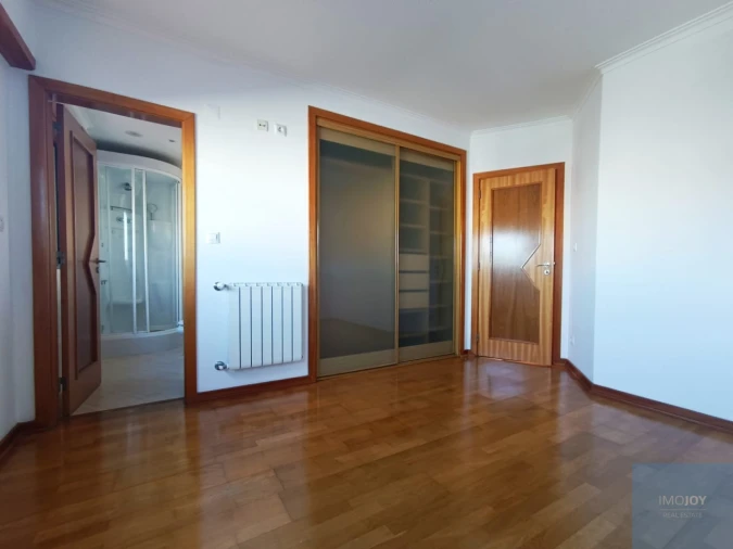 Apartamento T3 para Arrendamento em Carnaxide e Queijas Foto 28