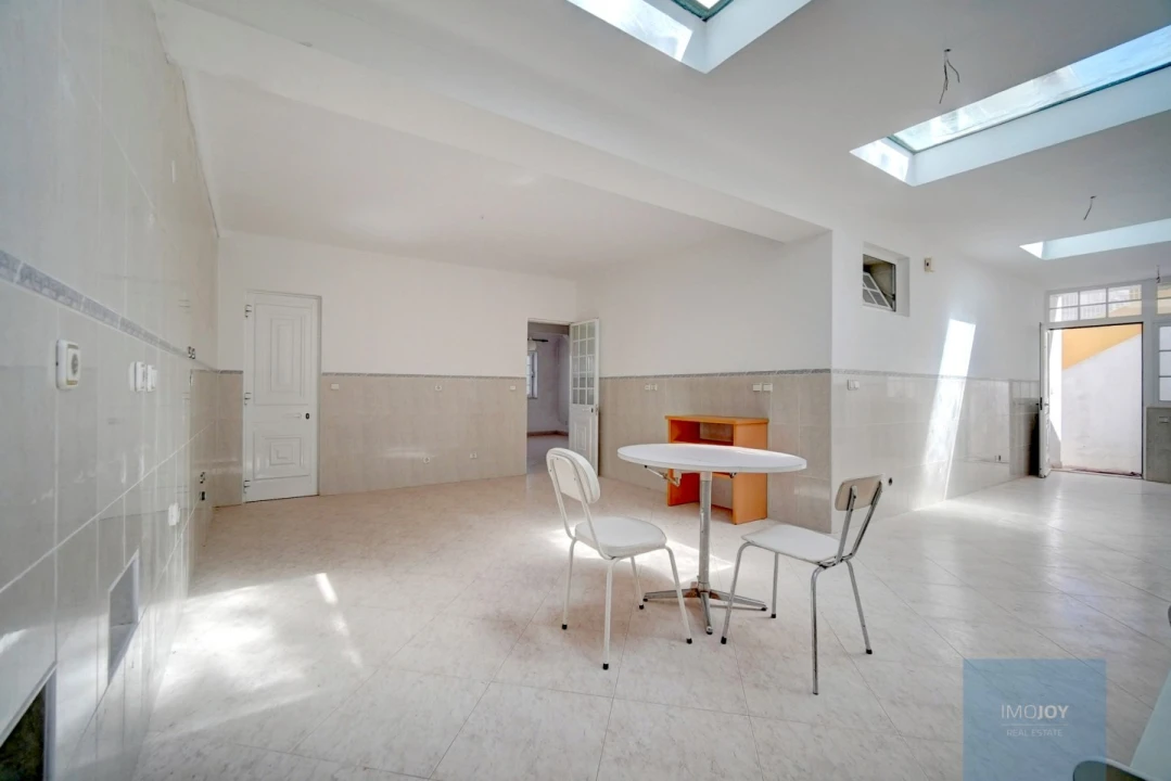 Moradia T5 para Venda em Santa Maria e São Miguel, São Martinho, São Pedro Penaferrim Foto 7