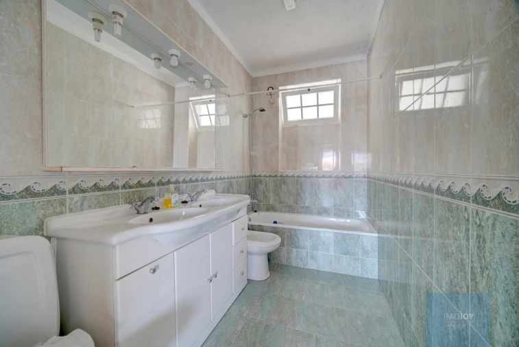 Moradia T5 para Venda em Santa Maria e São Miguel, São Martinho, São Pedro Penaferrim Foto 17