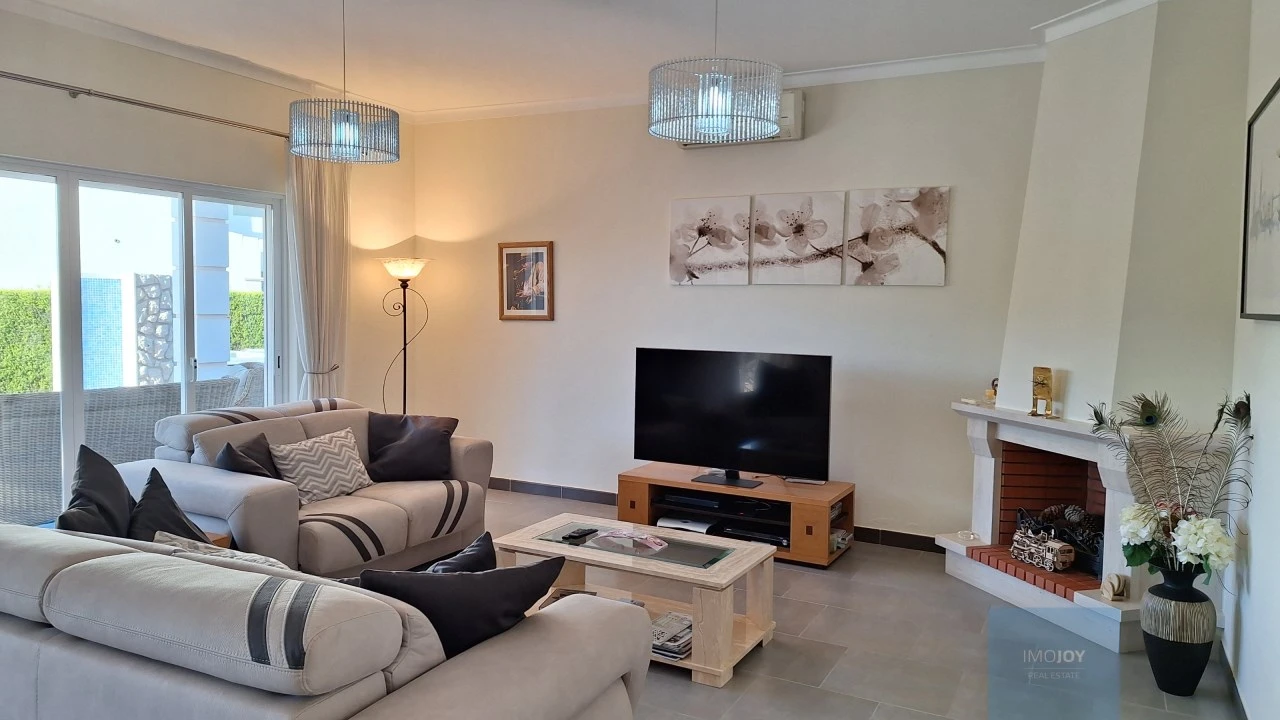 Moradia T4 para Venda em Ferragudo Foto 6