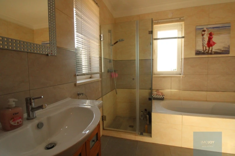 Moradia T4 para Venda em Ferragudo Foto 37