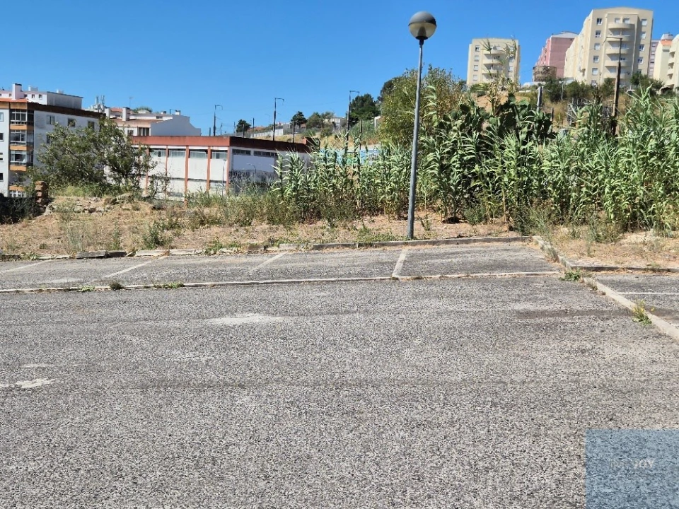 Terreno para Venda em Falagueira-Venda Nova Foto 2
