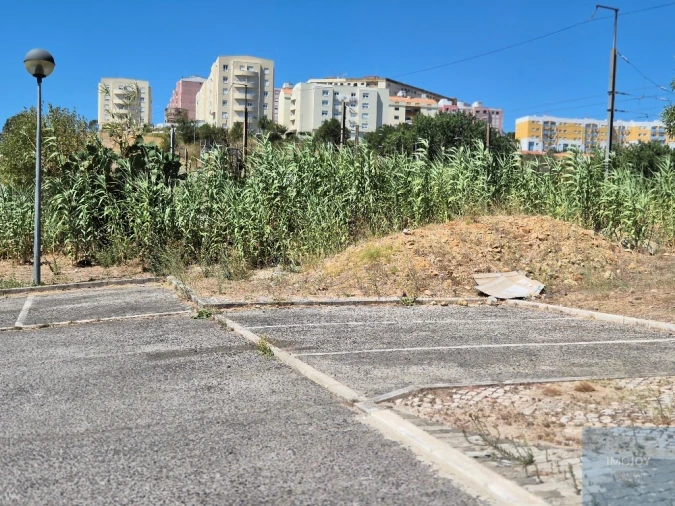 Terreno para Venda em Falagueira-Venda Nova Foto 1