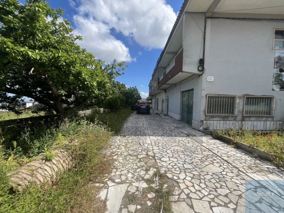 Moradia T10 para Venda em Pontinha e Famões Foto 1