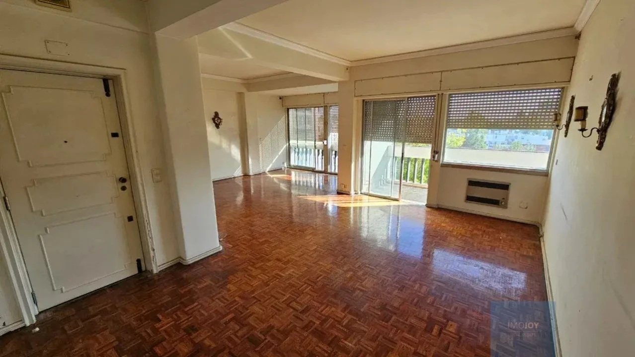Apartamento T6 para Venda em Alvalade Foto 2