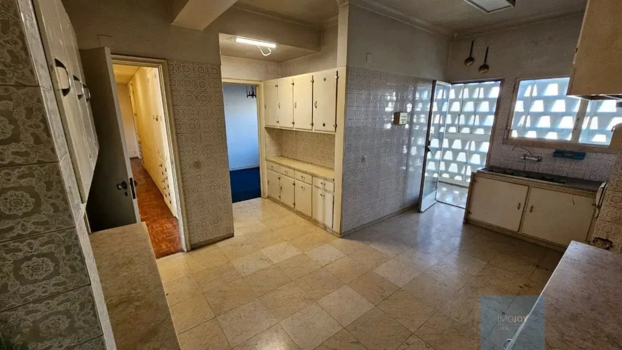 Apartamento T6 para Venda em Alvalade Foto 12