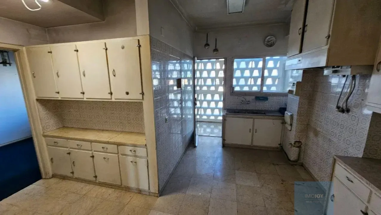 Apartamento T6 para Venda em Alvalade Foto 13