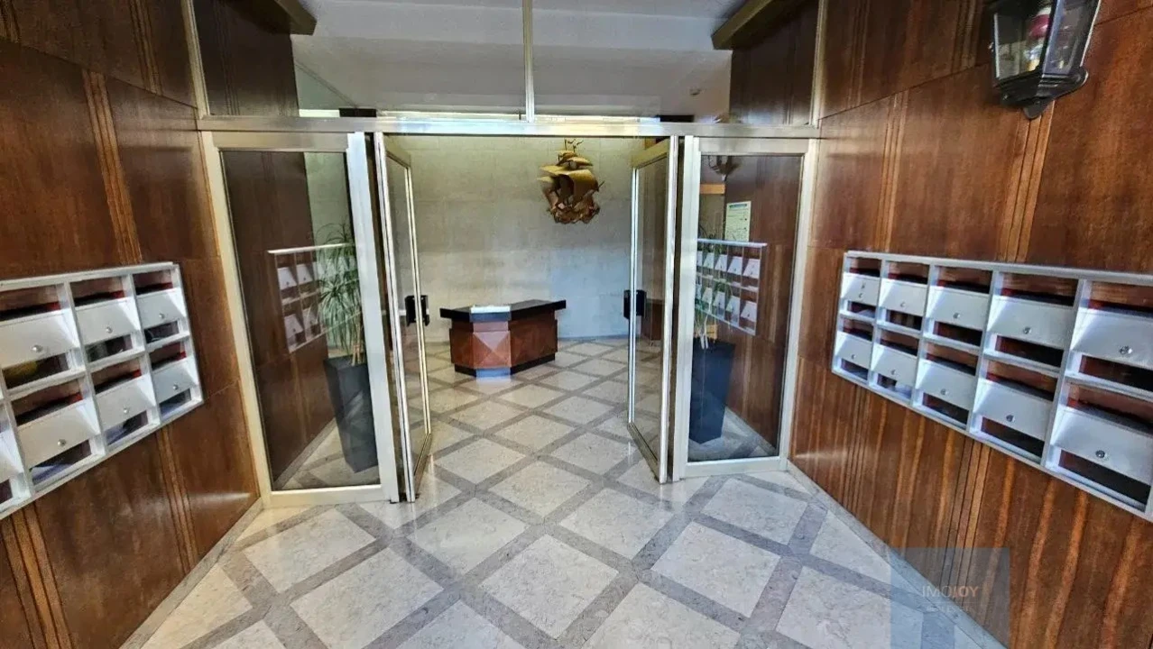Apartamento T6 para Venda em Alvalade Foto 30
