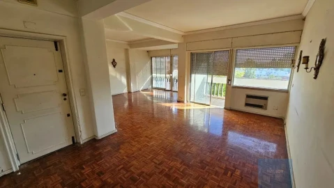 Apartamento T6 para Venda em Alvalade