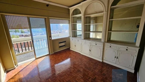 Apartamento T6 para Venda em Alvalade
