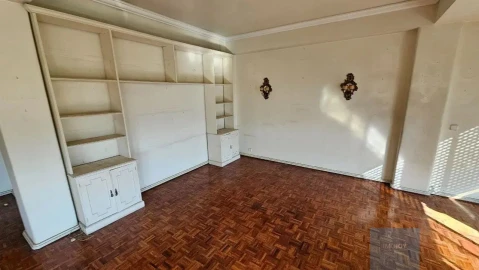 Apartamento T6 para Venda em Alvalade