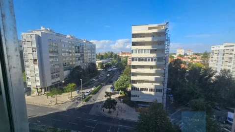 Apartamento T6 para Venda em Alvalade