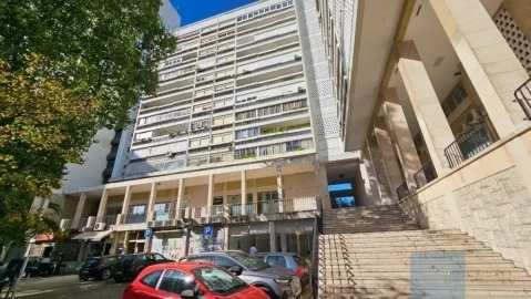 Apartamento T6 para Venda em Alvalade