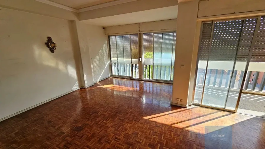 Apartamento T6 para Venda em Alvalade Foto 5