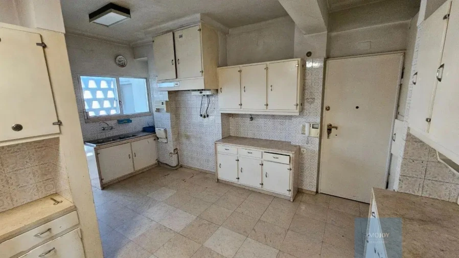 Apartamento T6 para Venda em Alvalade Foto 11