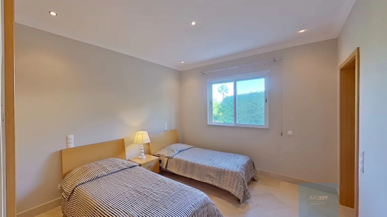 Moradia T5 para Venda em Almancil Foto 32