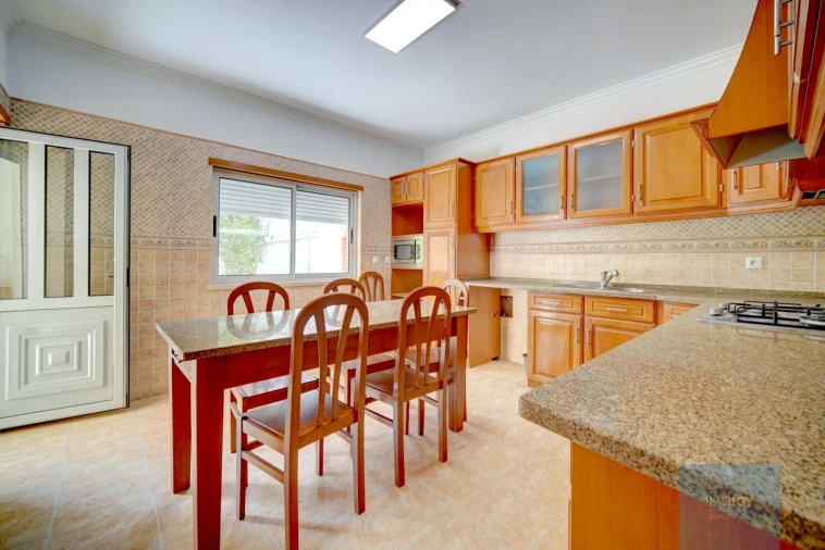 Moradia T5 para Venda em Corroios Foto 6