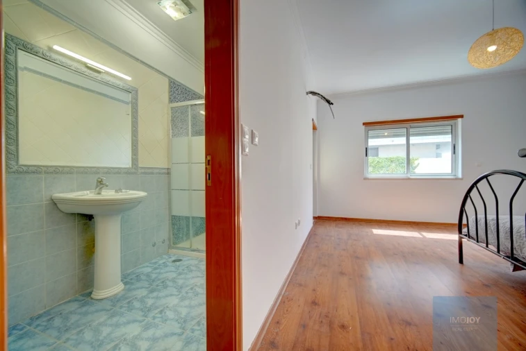 Moradia T5 para Venda em Corroios Foto 14