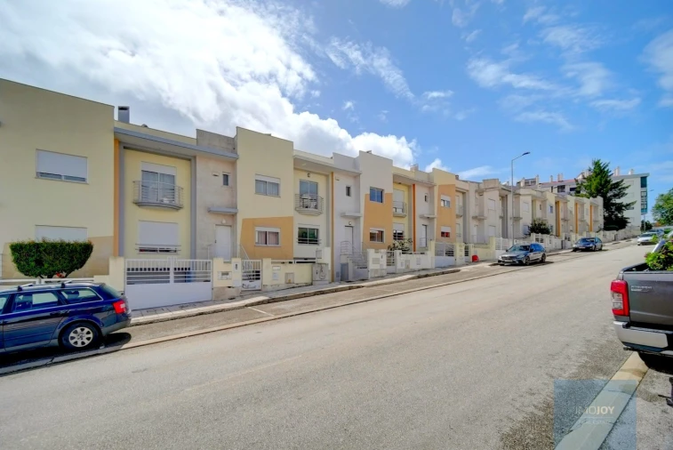 Moradia T5 para Venda em Corroios Foto 32