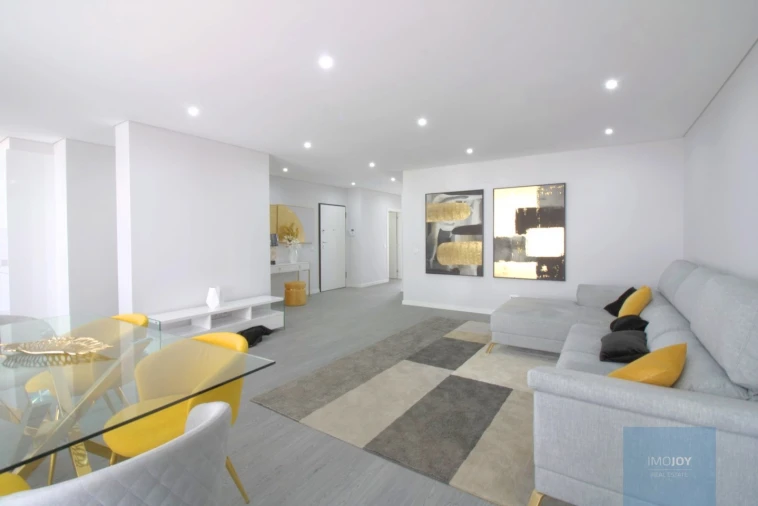 Apartamento T3 para Venda em Quelfes Foto 8