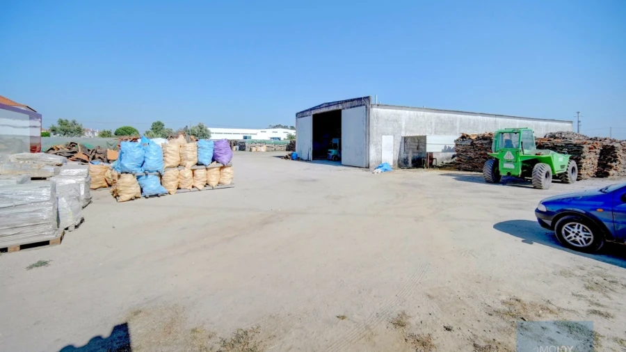 Armazém para Venda em Atalaia e Alto Estanqueiro-Jardia