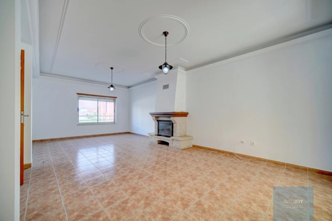 Moradia T5 para Venda em Corroios Foto 5