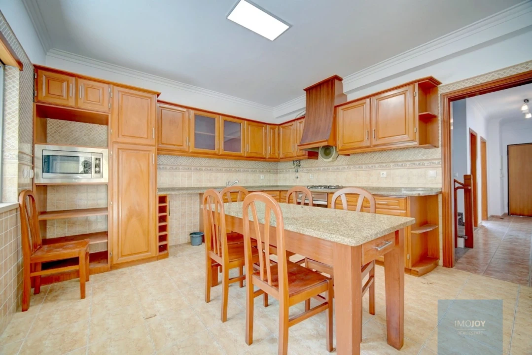 Moradia T5 para Venda em Corroios Foto 9