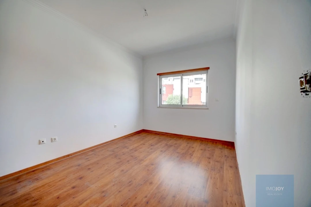 Moradia T5 para Venda em Corroios Foto 26