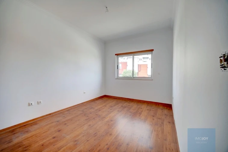 Moradia T5 para Venda em Corroios Foto 26