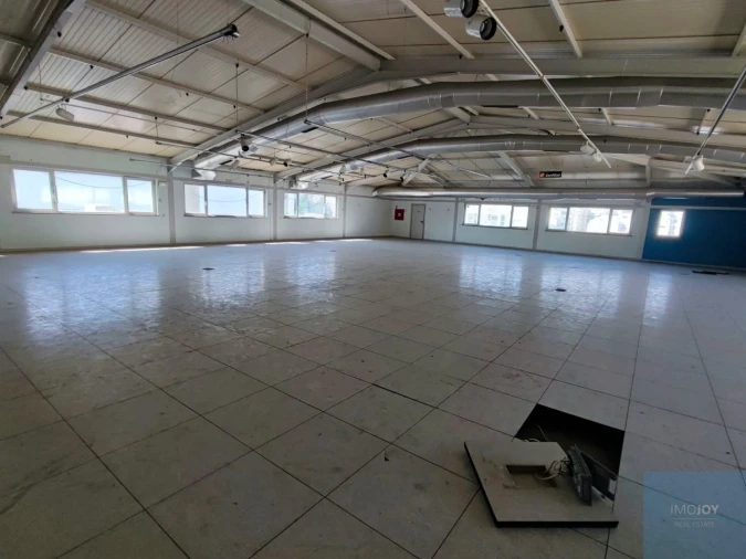 Armazém para Venda em Sacavém e Prior Velho Foto 1