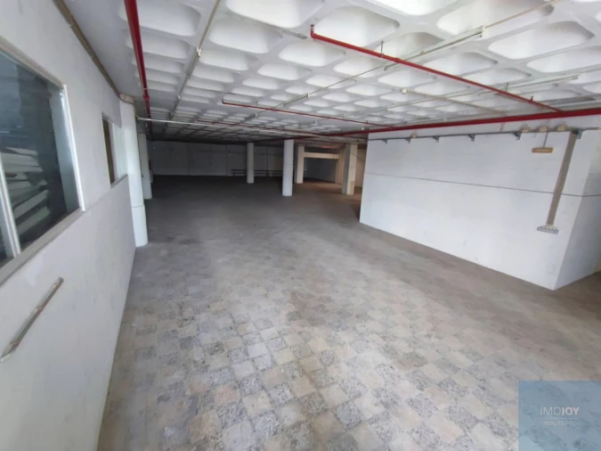 Armazém para Venda em Sacavém e Prior Velho Foto 17