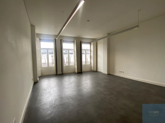 Prédio para Arrendamento em Cedofeita, Santo Ildefonso, Sé, Miragaia, São Nicolau e Vitória Foto 26