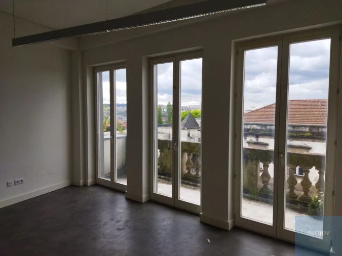 Prédio para Arrendamento em Cedofeita, Santo Ildefonso, Sé, Miragaia, São Nicolau e Vitória Foto 30