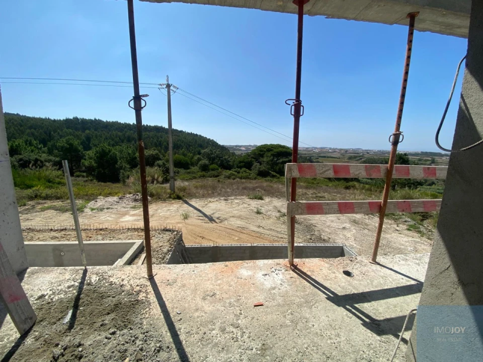 Moradia T4 para Venda em Atouguia da Baleia Foto 32