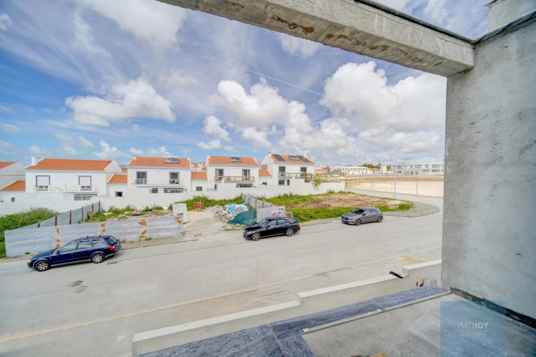 Moradia T4 para Venda em Atouguia da Baleia Foto 22