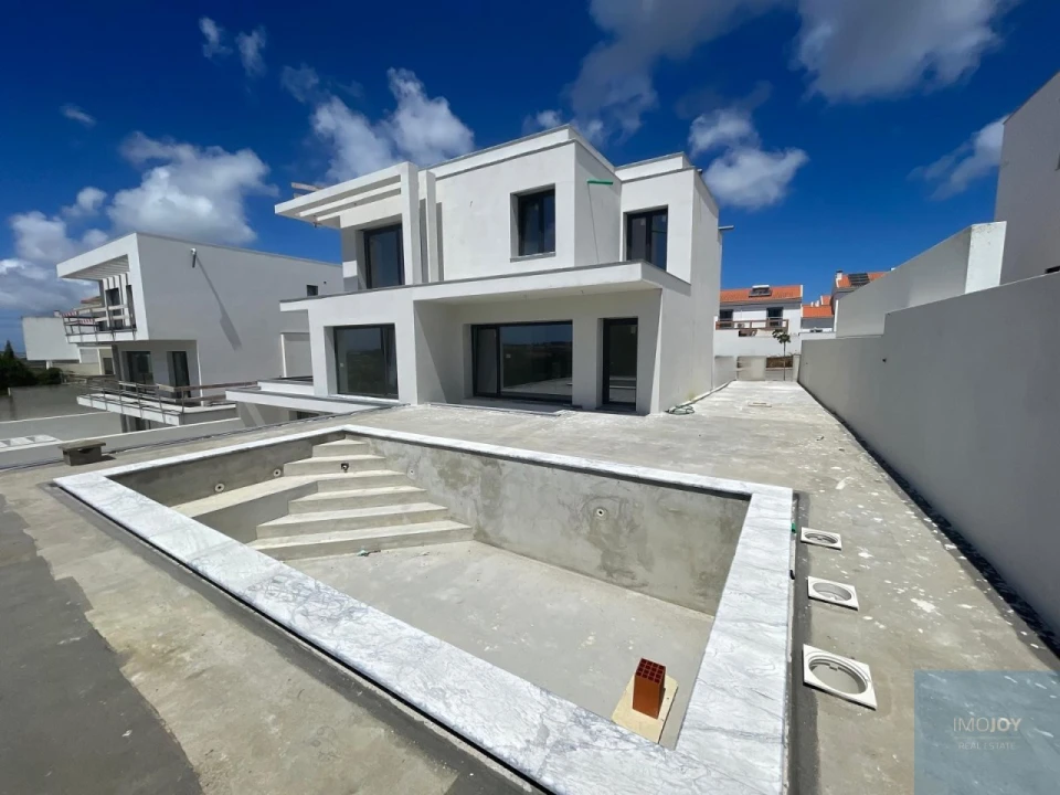 Moradia T4 para Venda em Atouguia da Baleia Foto 3