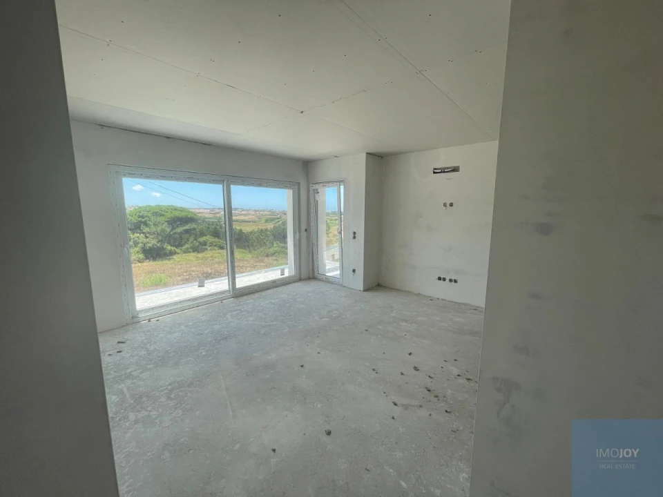 Moradia T4 para Venda em Atouguia da Baleia Foto 4
