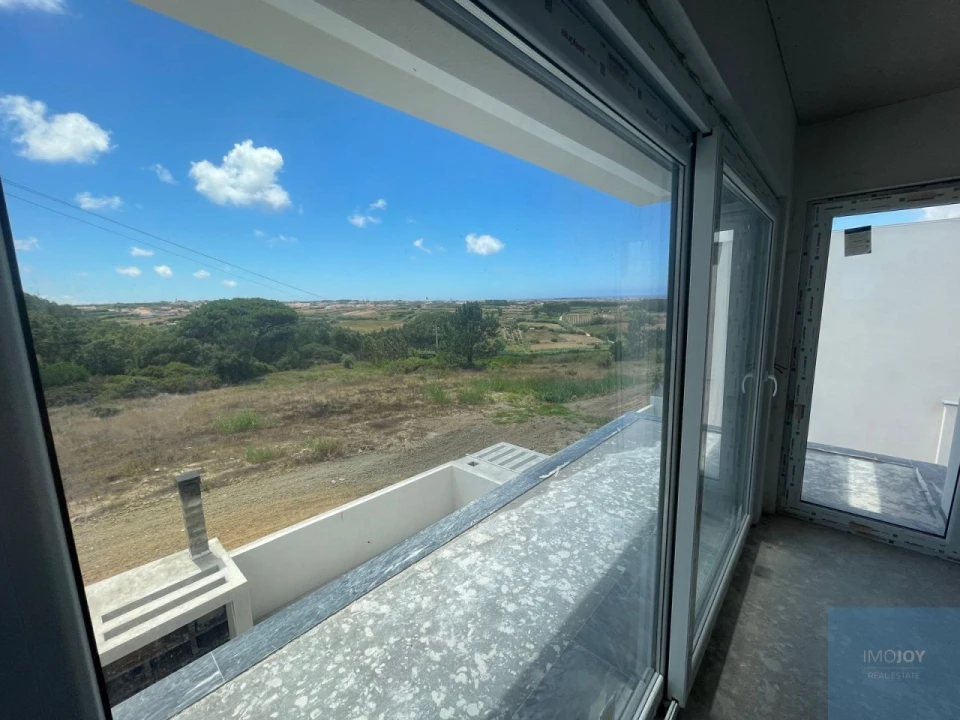 Moradia T4 para Venda em Atouguia da Baleia Foto 6