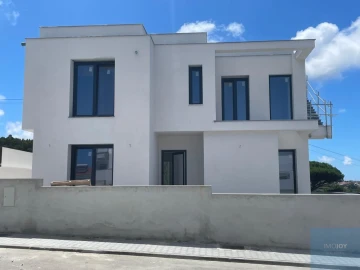 Moradia T4 para Venda em Atouguia da Baleia