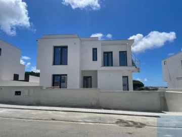 Moradia T4 para Venda em Atouguia da Baleia