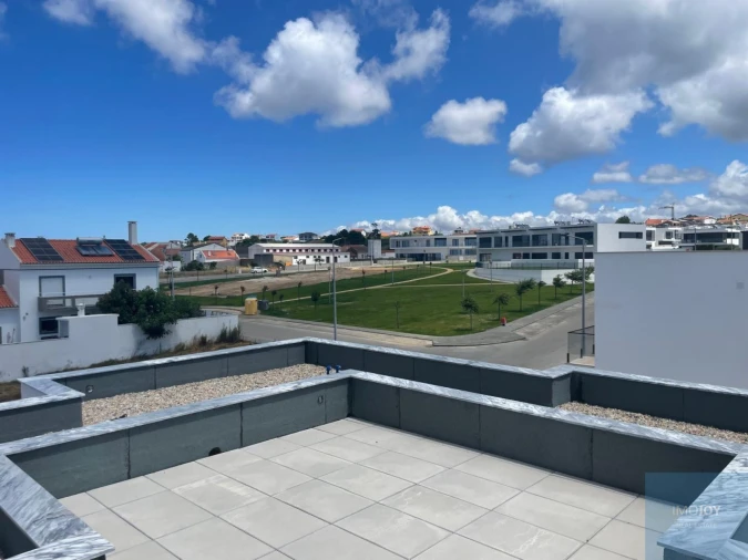 Moradia T4 para Venda em Atouguia da Baleia Foto 39