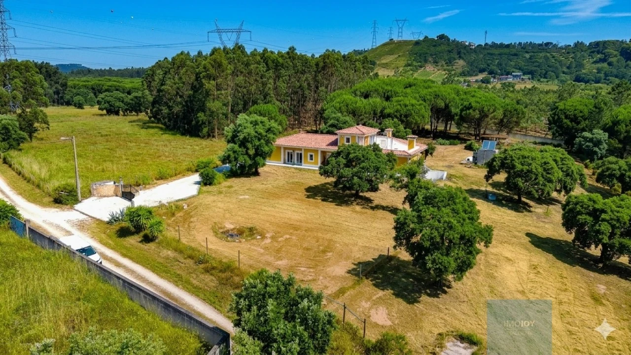 Quinta T3 para Venda em Alcoentre Foto 53