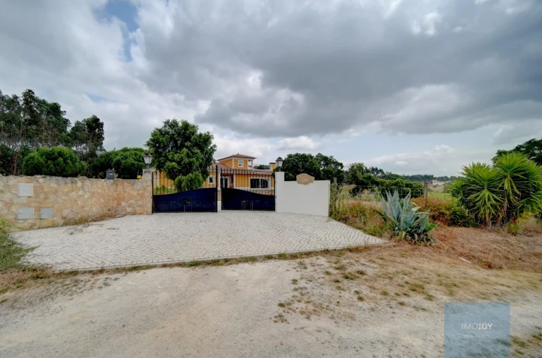 Quinta T3 para Venda em Alcoentre Foto 44