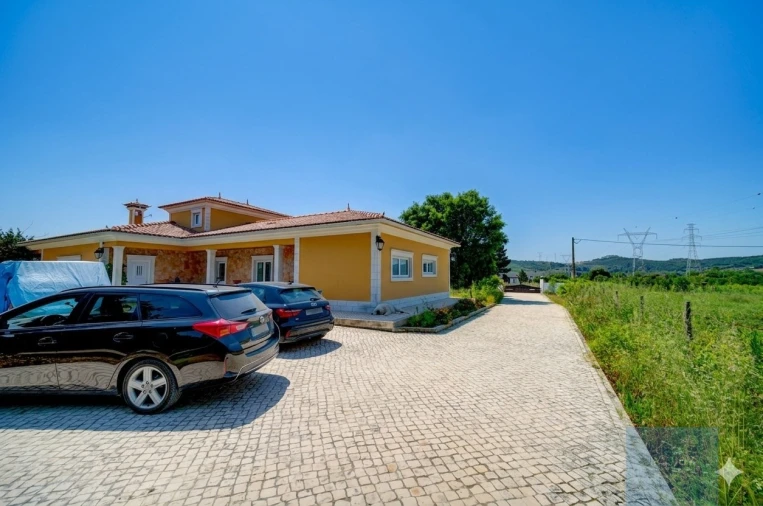 Quinta T3 para Venda em Alcoentre Foto 44