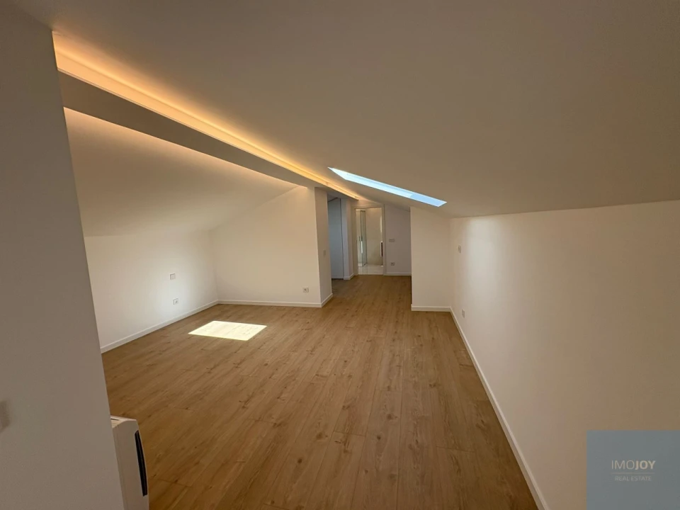 Apartamento T3 para Venda em Carcavelos e Parede Foto 16