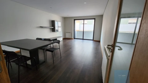 Apartamento T2 para Arrendamento em Cedofeita, Santo Ildefonso, Sé, Miragaia, São Nicolau e Vitória