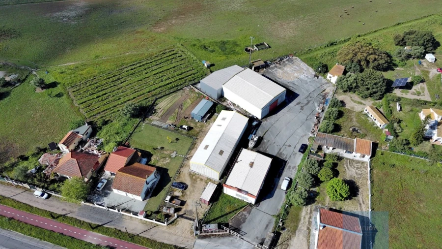 Armazém para Venda em Atalaia e Alto Estanqueiro-Jardia