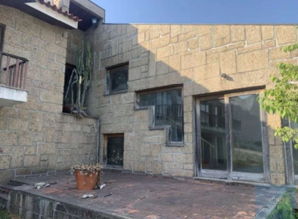 Moradia T5 para Venda em Azurem Foto 3