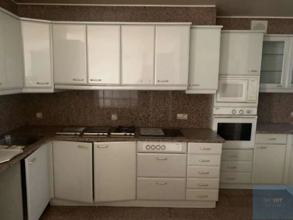 Moradia T5 para Venda em Azurem Foto 10