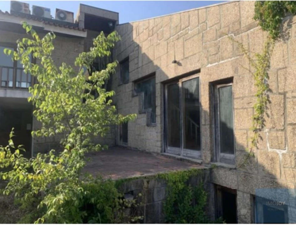 Moradia T5 para Venda em Azurem Foto 12